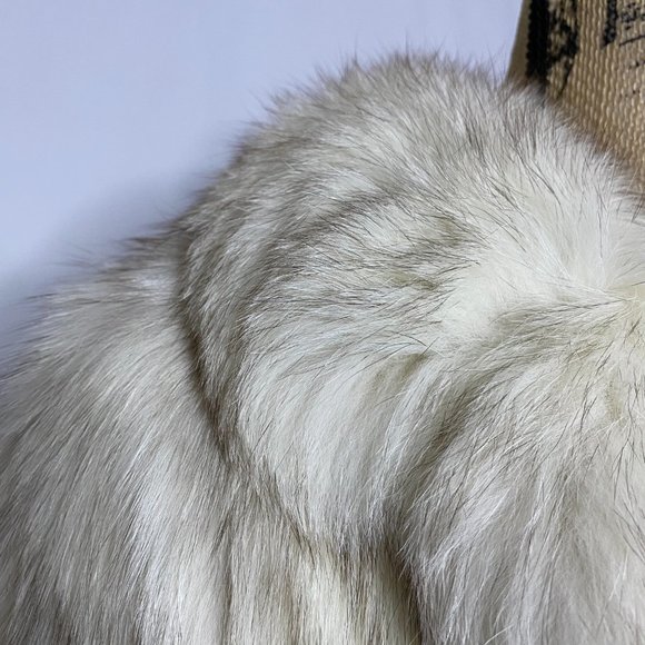 Saga Fox Fur Coat White Cream Gray - Picture 4 of 16